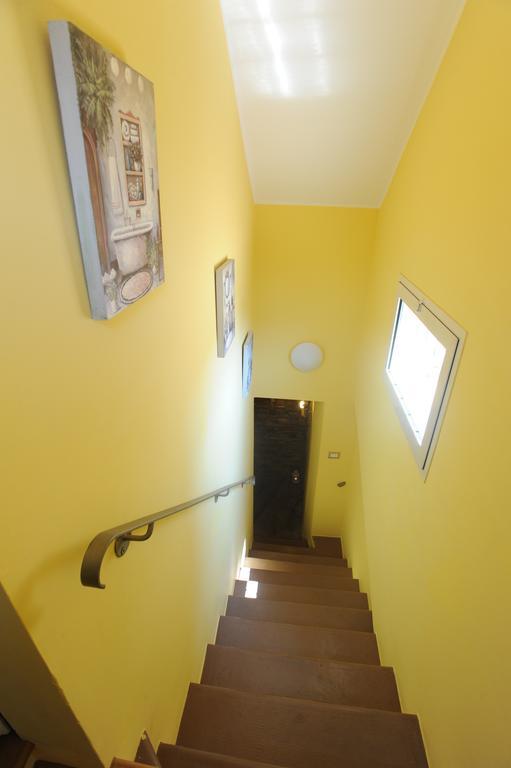 B&B Aurora Domus D'A-Mare เปซาโร ภายนอก รูปภาพ