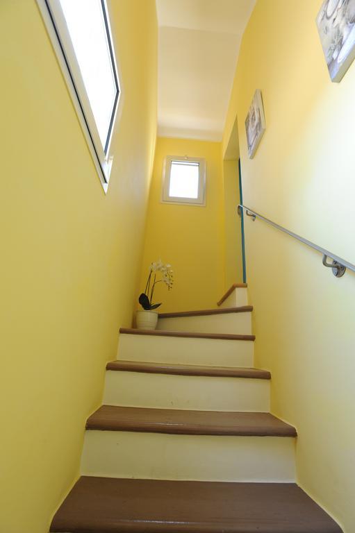 B&B Aurora Domus D'A-Mare เปซาโร ภายนอก รูปภาพ